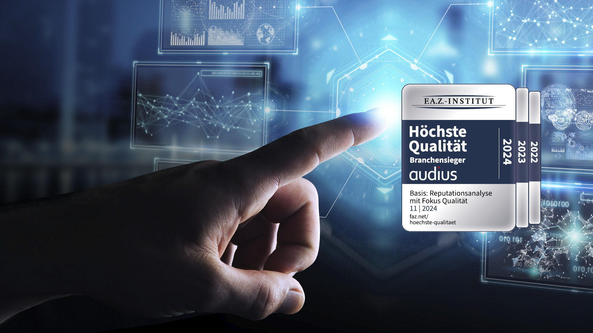 Eine Hand zeigt auf ein digitales Interface mit Daten und Diagrammen, das in einem futuristischen Stil dargestellt ist. Im Vordergrund ist das Siegel des F.A.Z.-Instituts zu sehen, das audius als „Höchste Qualität“ und Branchensieger 2024 in der IT-Beratung auszeichnet. Die herausragende Reputation und Spitzenbewertungen von audius, die durch eine umfassende Analyse und Kundenbefragung bestätigt wurden. Das Bild symbolisiert Innovation, Qualität und Exzellenz in der IT-Beratung.
