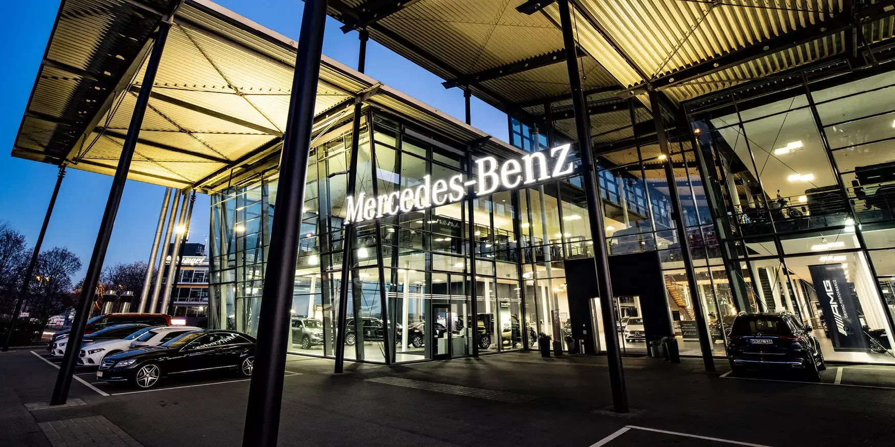 Success Story Firmengruppe Lorinser Unternehmensstandort in hochwertiger, moderner Architektur.