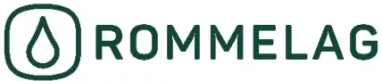 Dunkelgrüner Rommelag Schriftzug mit einem stilisierten Tropfen-Symbol in einem abgerundeten Quadrat