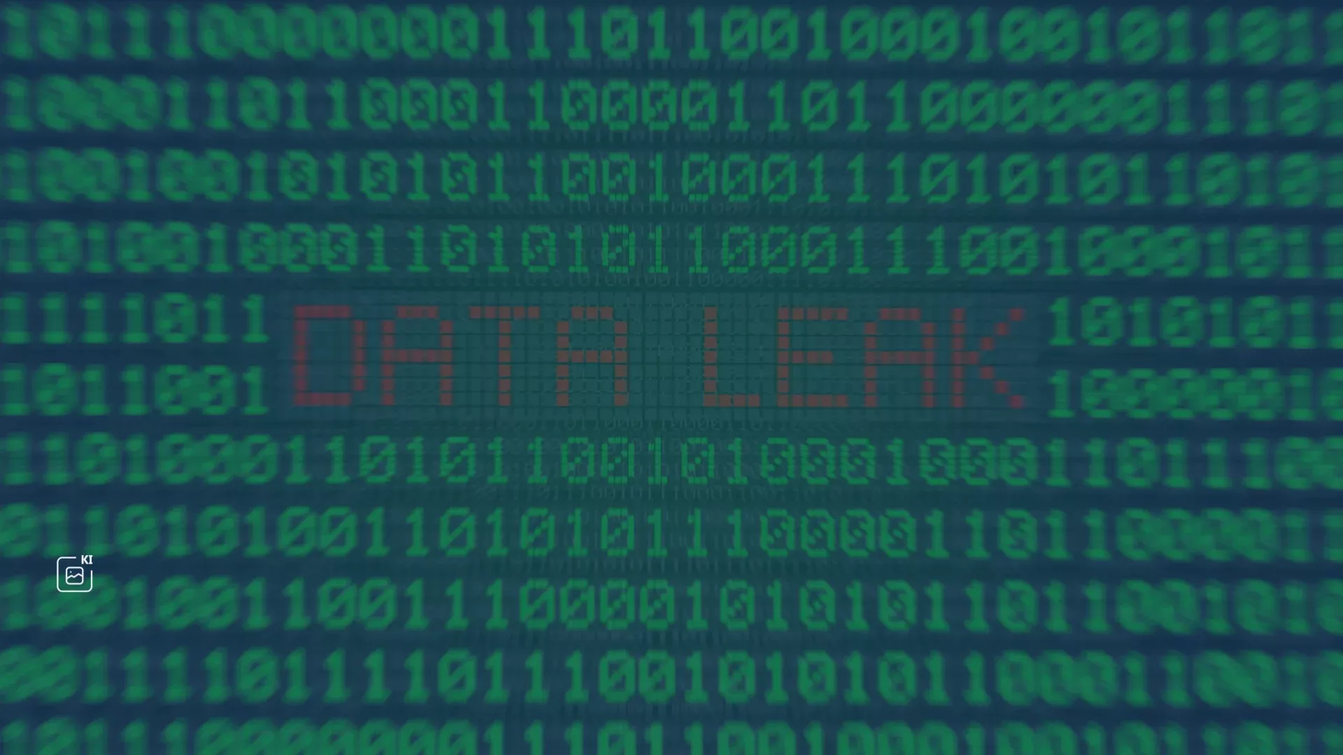 Digitale Darstellung eines Datenlecks mit grünen Binärcode-Hintergrund und der roten Schrift 'DATA LEAK' – Symbolbild für die Identifikation externer Sicherheitslücken in ungesicherten Drittanbieter-Infrastrukturen durch Open Source Intelligence (OSINT).