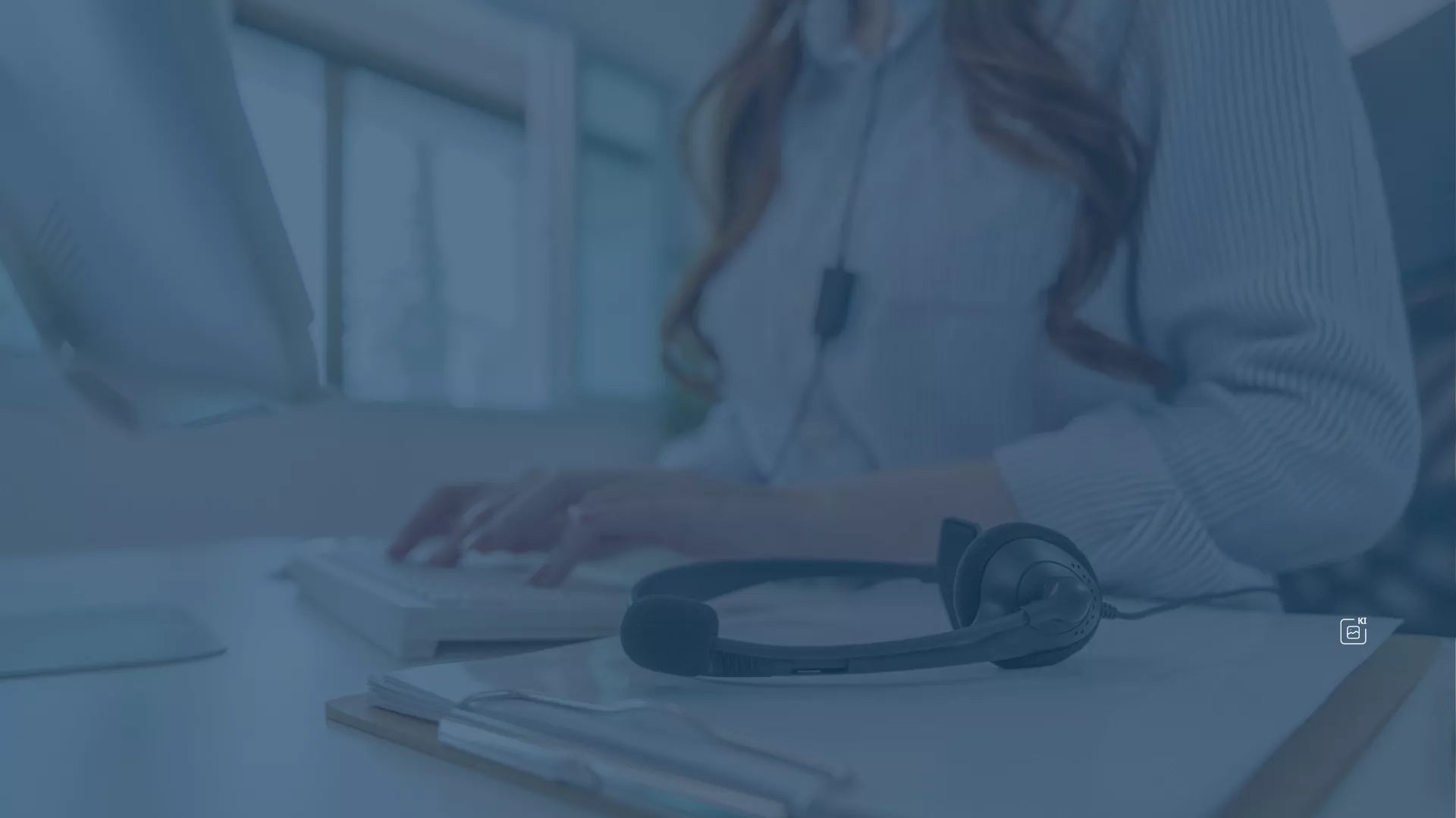 Hybrider Service Desk: Effiziente Verzahnung von Onsite- und Remote-Support für skalierbare IT-Services.
