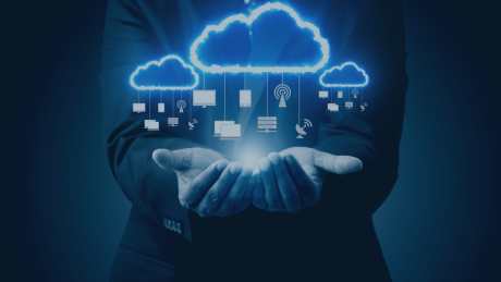Whitepaper Die Cloud-Risikofalle vermeiden: Leitfaden für IT-Entscheider. Im Fokus steht die sichere Nutzung von Cloud-Lösungen. Visuell dargestellt sind Symbole für Daten, Sicherheit und Cloud-Architekturen.