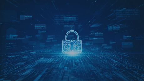 Digitales Schloss-Symbol als zentrales Motiv vor einem Hintergrund aus Datenströmen und Netzwerklinien. Visualisierung von IT-Sicherheit, Datenschutz und Compliance-Themen.